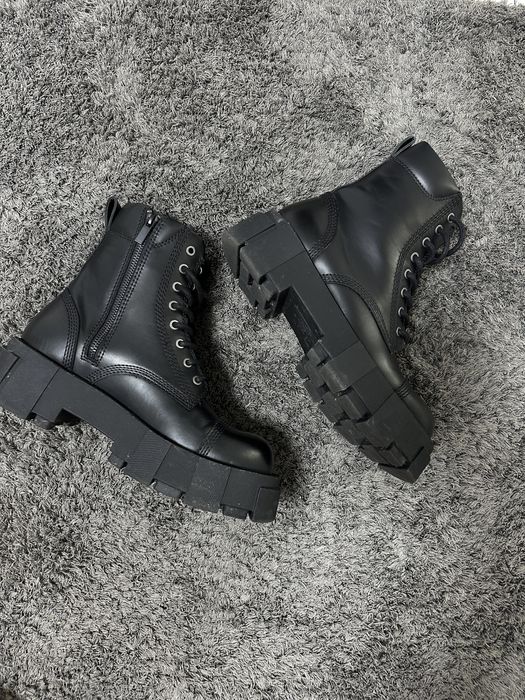 Bocanci Zara, stare foarte buna