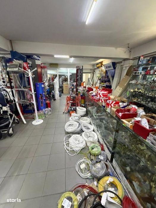 Spatiu comercial de 1300 mp pe 4 nivele, in centrul orasului Filiasi