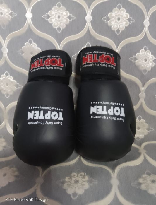 Продам перчатки боксерские