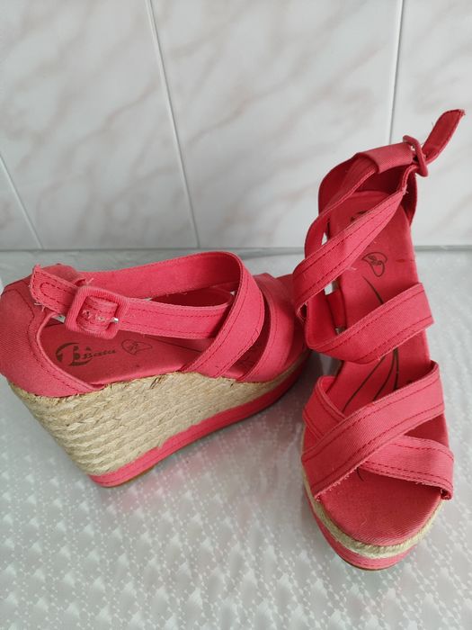 Женские босоножки, шлепки