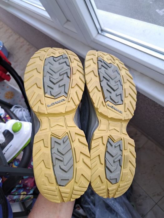 Vând pantofi sport Lowa cu Gore-tex nr 44