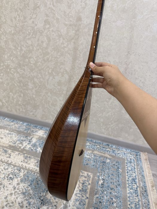 Домбыра сатылады кәсіби орындауға арналған.