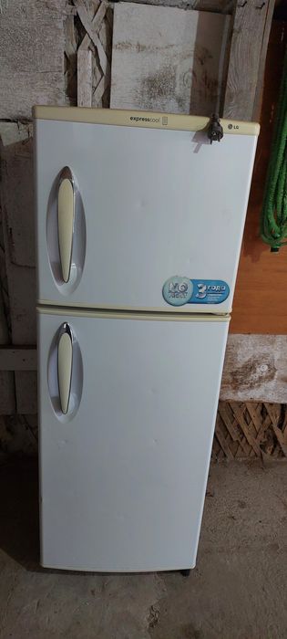 Продам Холодильник LG