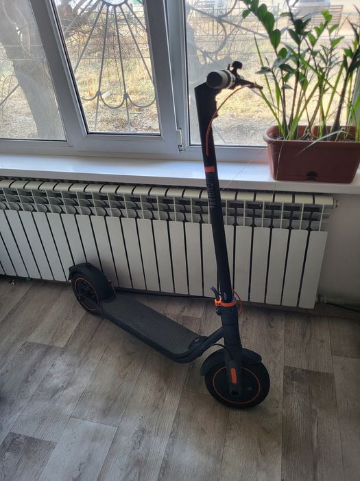Срочна Продам электро самакат Ninеbot f40
