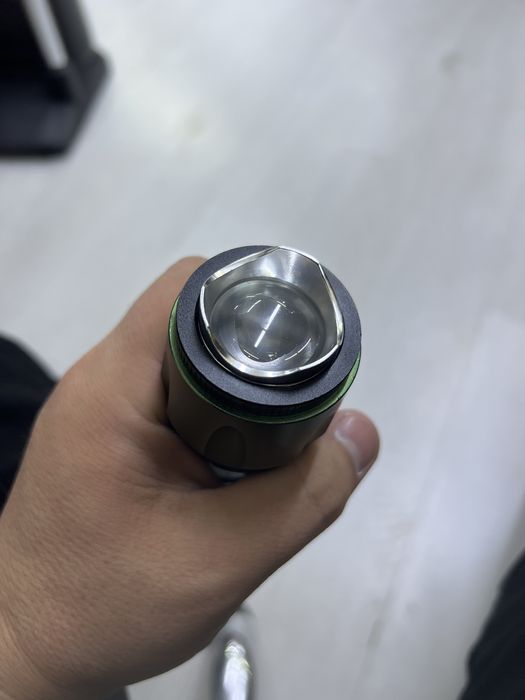 Продается ручной мощный фонарик