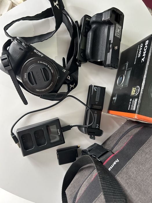SONY A6400 cu toate accesoriile