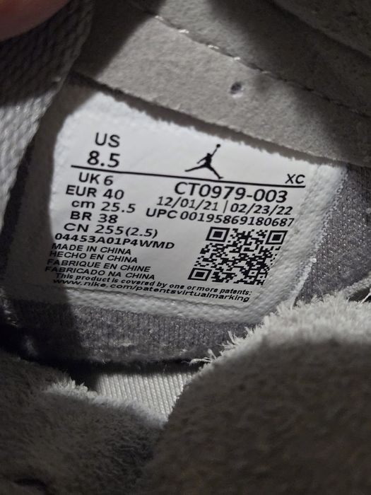 Adidas unisex Nike air Jordan 1    40