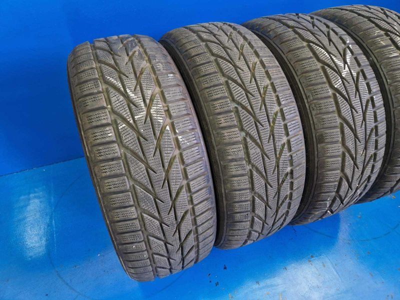 4 Toyo R18 215/50
зимни гуми DOT2719