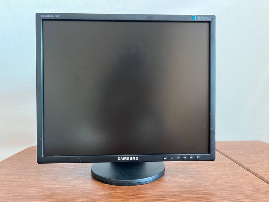 Монитор Samsung Диагональ 19