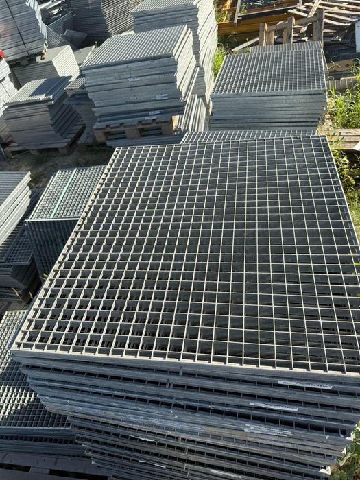 Vindem grătare zincate galvanizate la ori ce dimensiuni se debitează și la comanda clientului și facem și trepte zincate pentru scari metalice și grăt