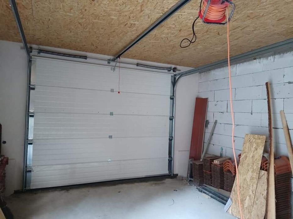 Usa de garaj secționala