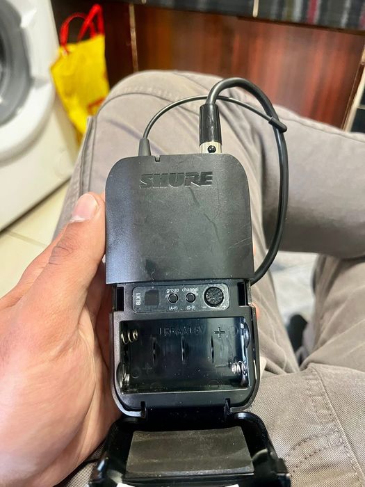 Продавам Shure BLX4R