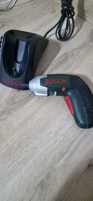 Surubelnita cu acumulator IXO 3,6V Li-Ion Bosch