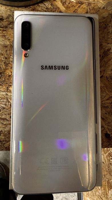Продам телефон Samsung Galaxy A50 128 ГБ