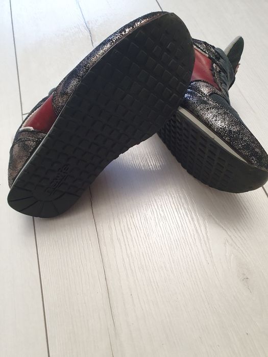 Дамски маратонки номер 38