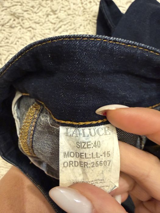 Джинсы в отличном. Размер на фото.