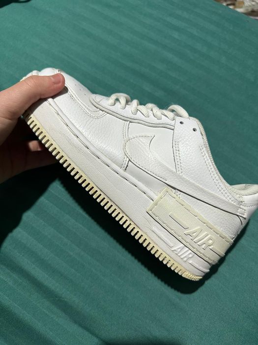 Vand Adidasi Nike