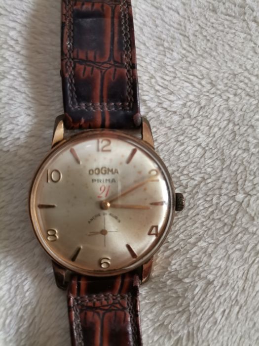 Ceasuri de mână mecanice și quartz