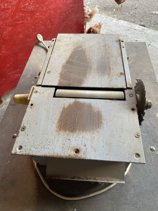 Vând abric- circular 220V