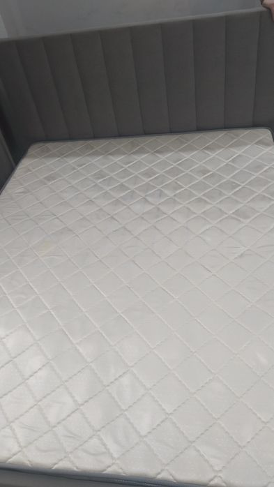 Кровать с матрасом