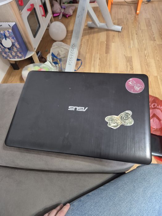 Vand laptop Asus
