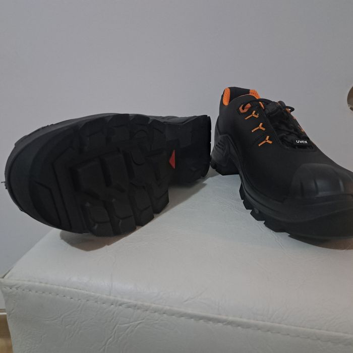 Uvex работни обувки със метално бомбе