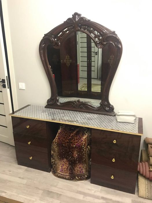 Срочна продам спальный гарнитур