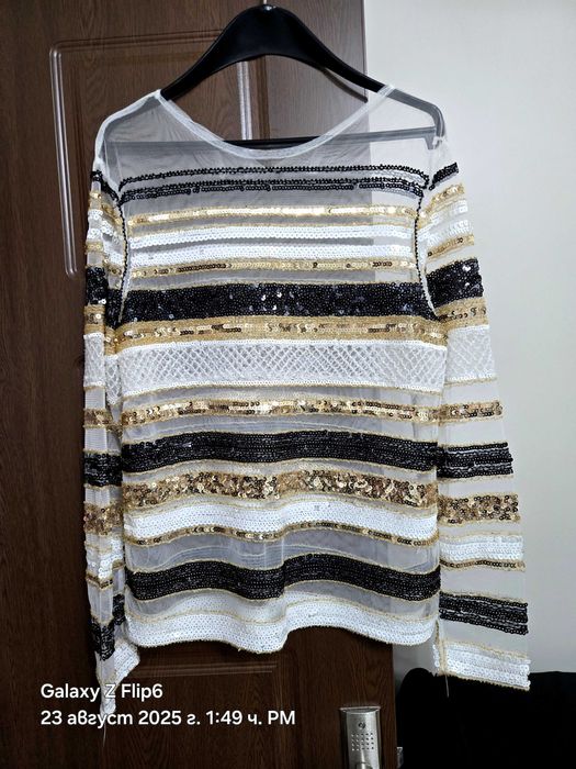 Ефектна бутикова блуза  с пайети и тюл