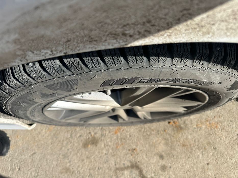 215/60/17 покришка