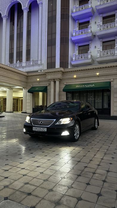 Lexus LS600HL 4wd  2008 года выпуска