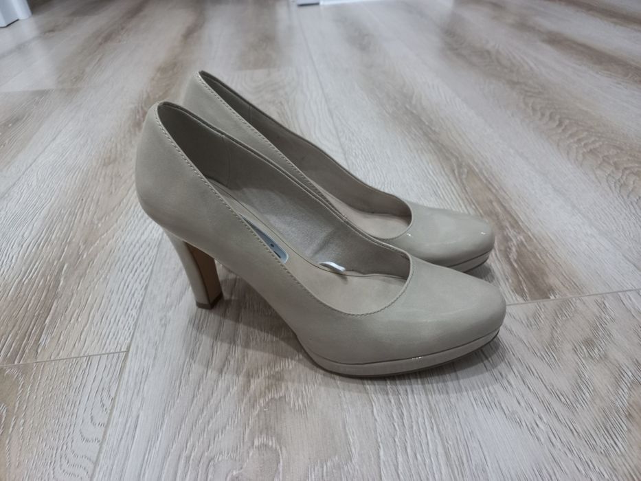 Продам женские туфли