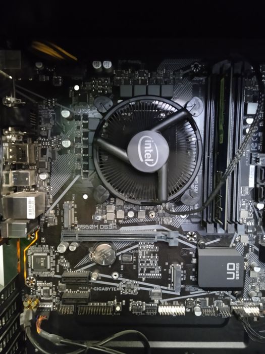Дъно и процесор Gigabyte B560M DS3H, I5-11400 сокет 1200 гр. Плевен ...