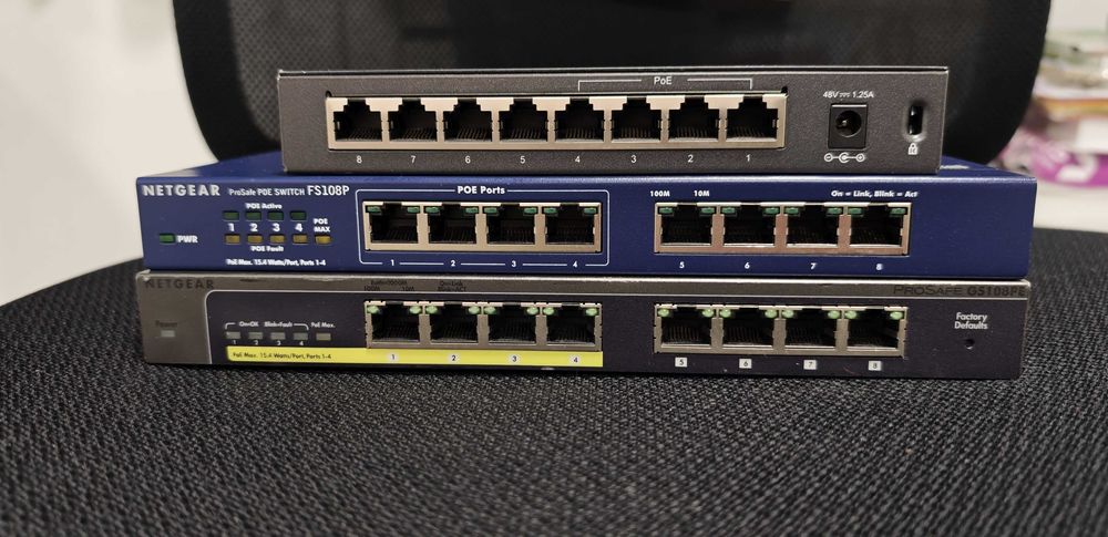 8 портови (4+4 PoE) суичове Netgear и TP-Link