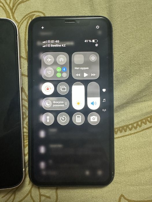 Продам Два Айфона