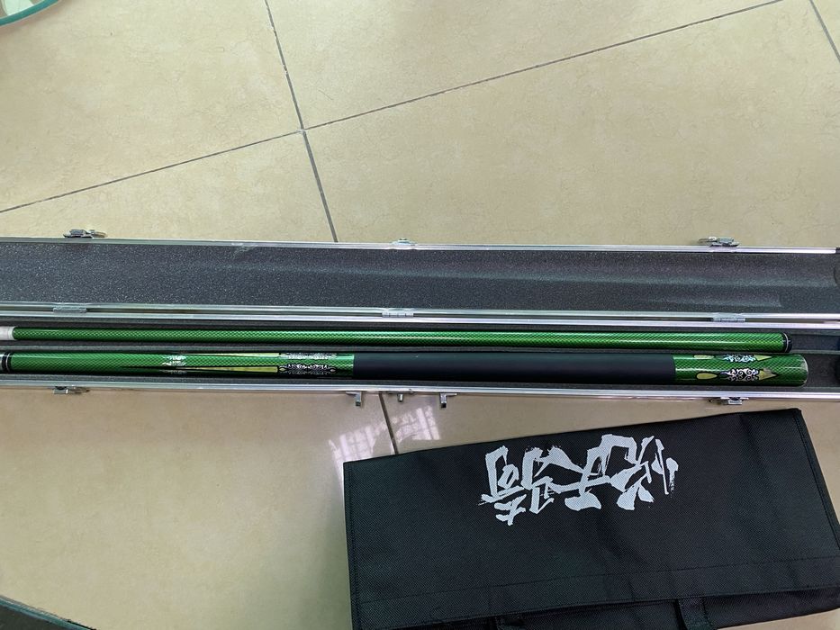 Продаю бильярные шары и кия