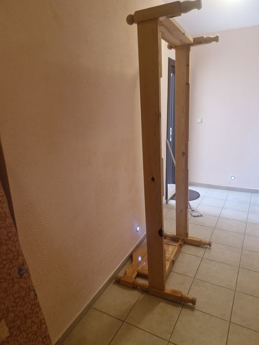Продава се единично чамово легло с матрак