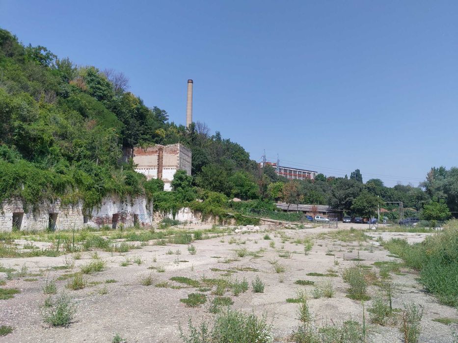 Дава се под наем Парцел в Русе, Промишлена зона - Запад - 4000 кв.м за 765 € - Снимка #3