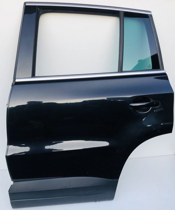 Usa st spate vw Tiguan cod de culoare LC9X