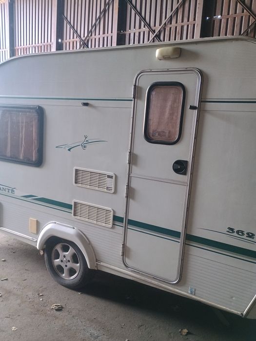 Продавам каравана елдис аванте 3.62м .Караваната е 2003г.