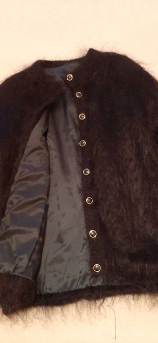 Черна жилетка,ръчно плетиво от ангорска прежда