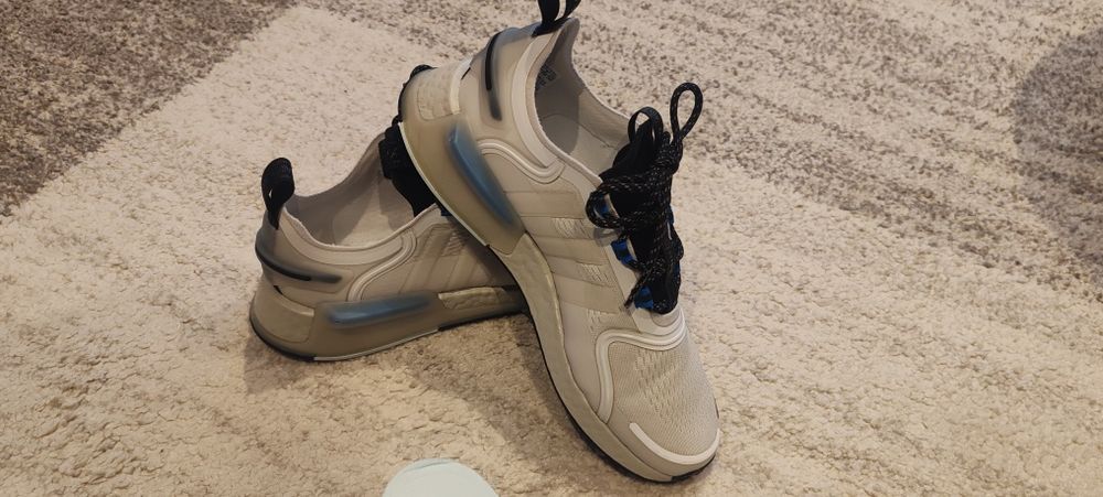 Vand Adidas NMD V3..