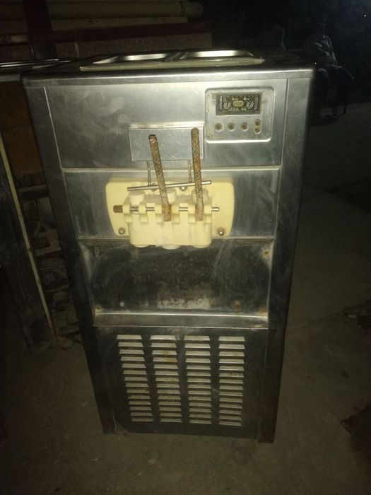 Muzqaymoq apparatlar sotiladi 3tasi 10 mln so'm kelishamiz.