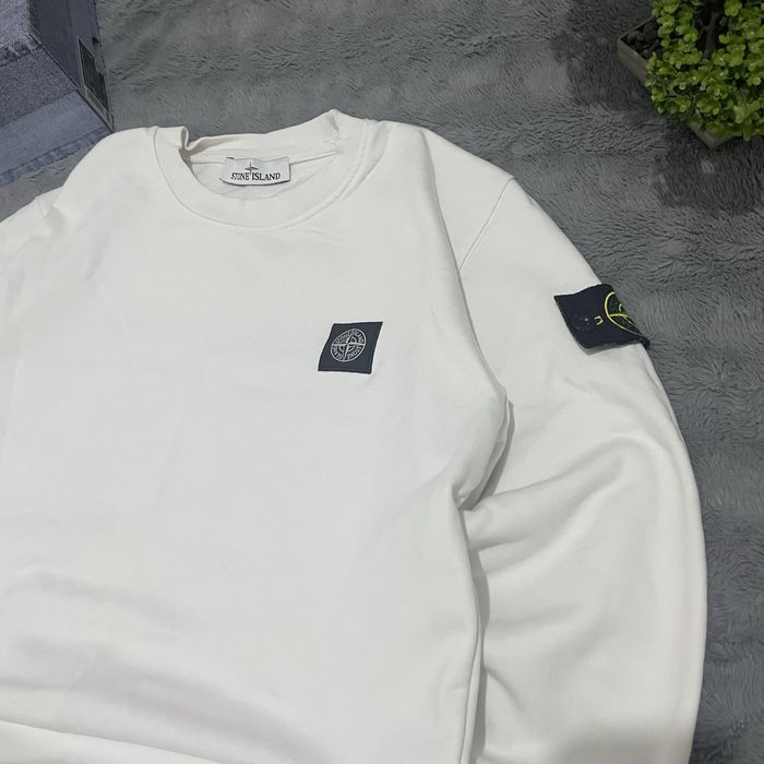 Bluza Stone Island Albă – Mărimea L – Stil Premium & Confort