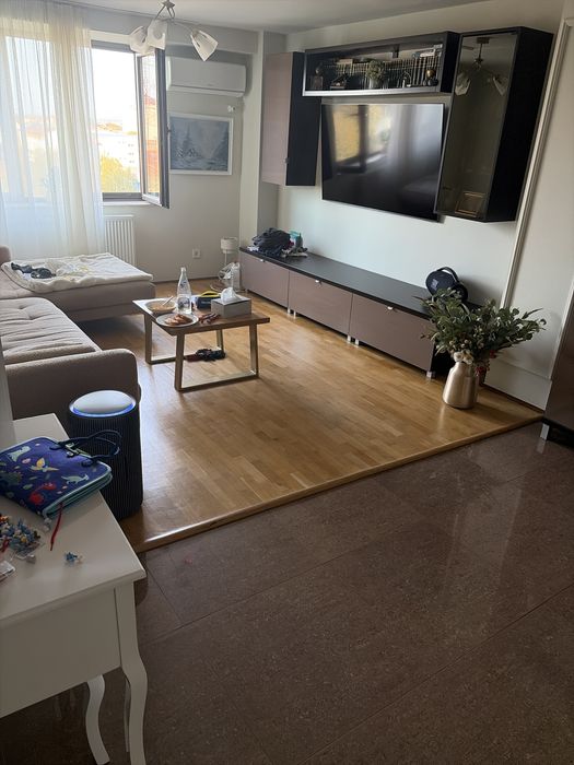 Apartament 3 camere central langa liceul economic mai exact piata romana d1