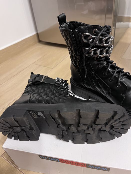 Ghete matlasate Reserved