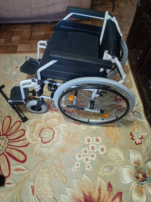 Продам инвалидное кресло для прогулок новое