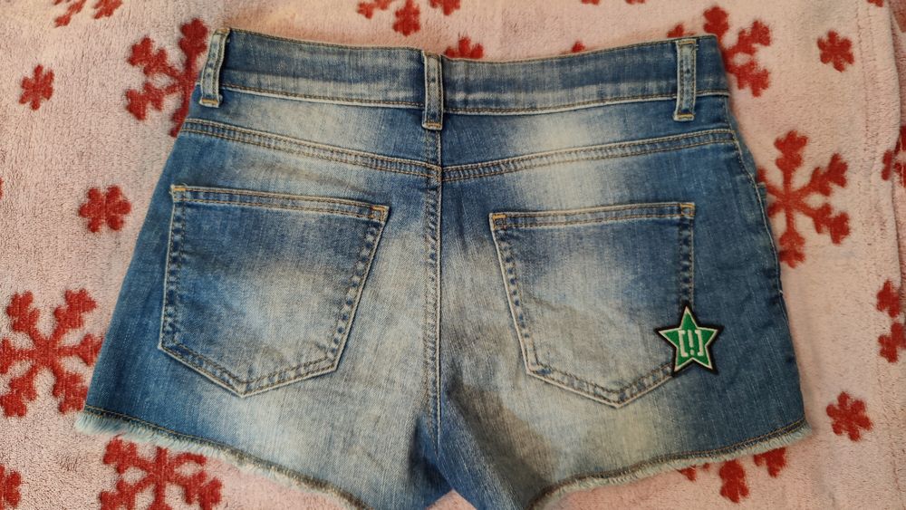 Blugi scurti cu paiete