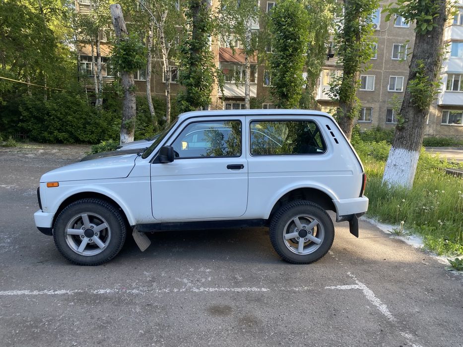 Продам нива урбан 21124