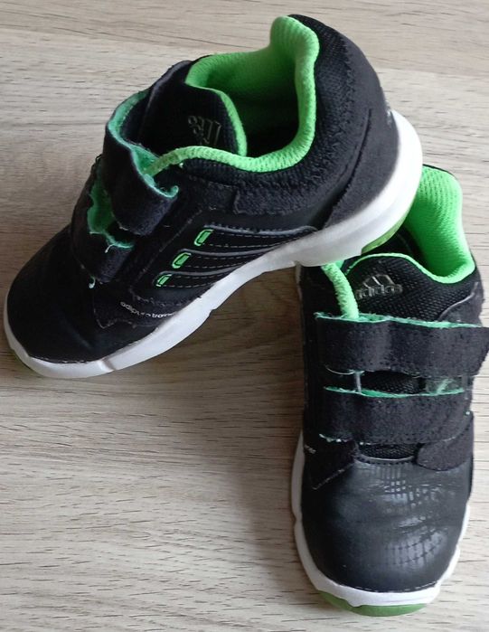 Маратонки Adidas, 25. размер