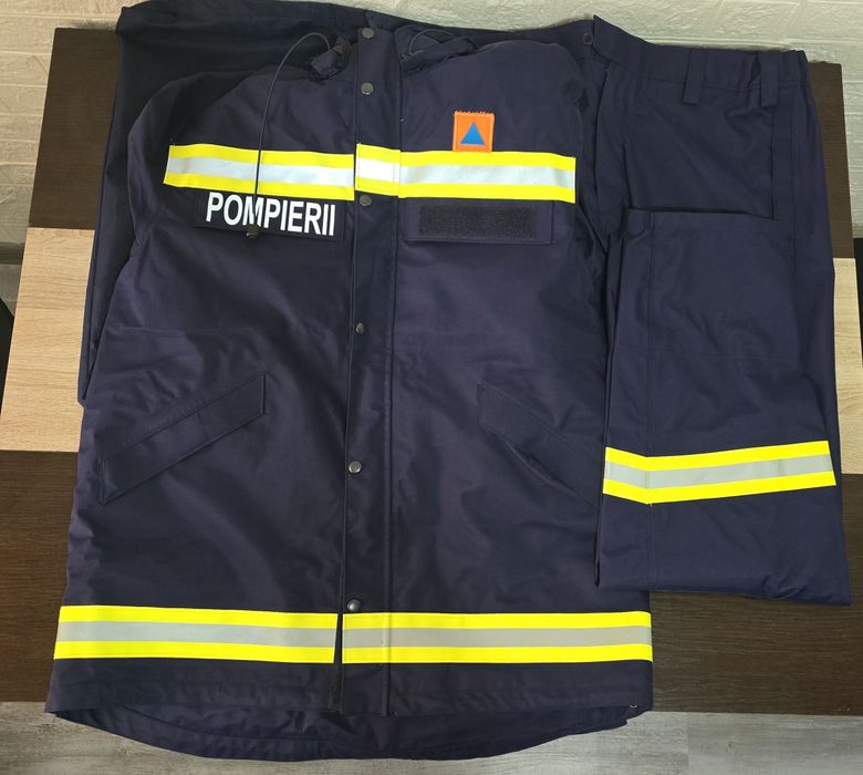 Uniformă pompieri (ținută, echipament)